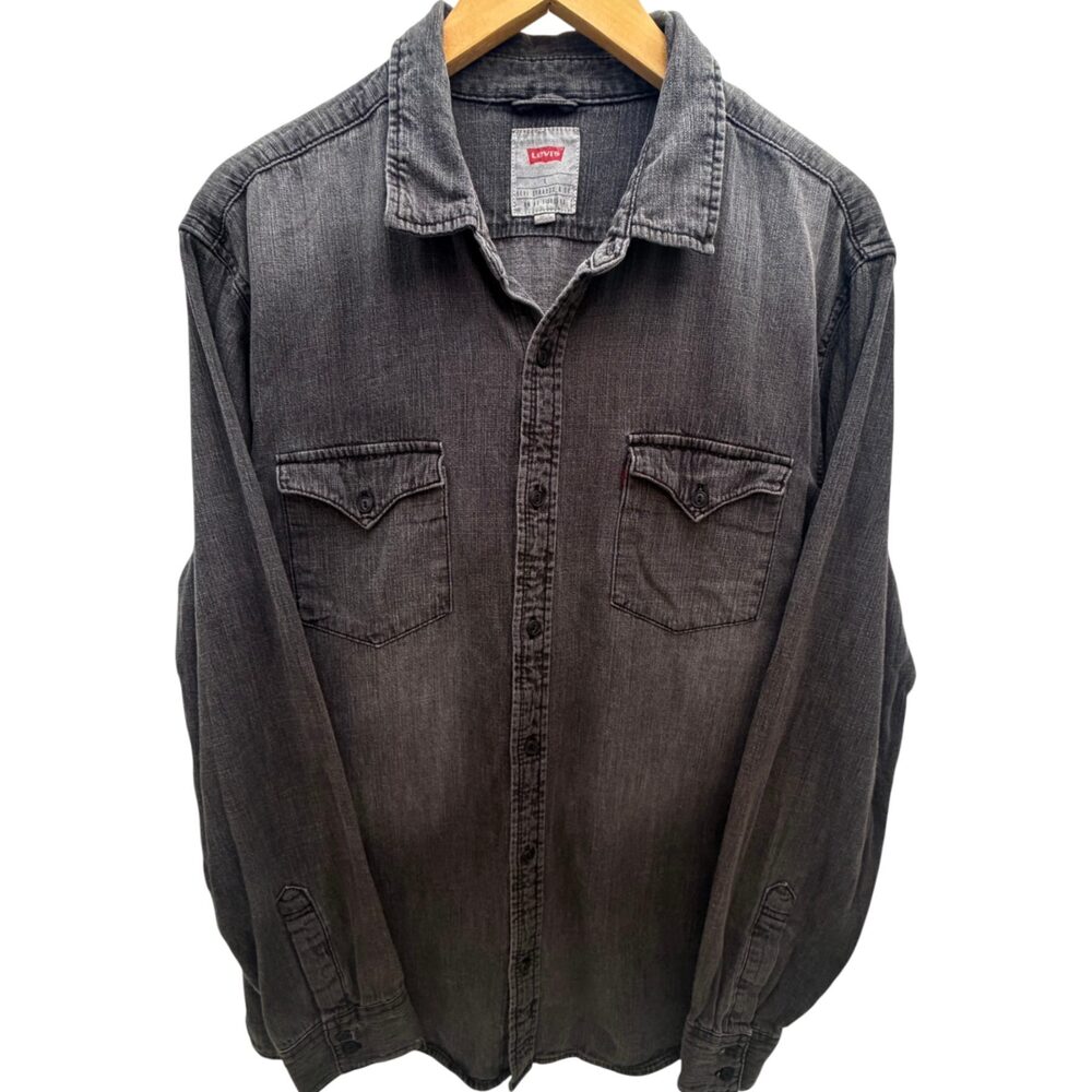 EUC Levi's Gray Button-Up Cotton Men's Medium